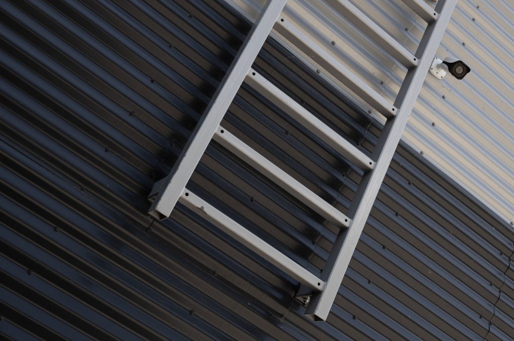 Hoe bevestig je een brandladder