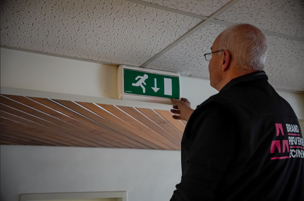 regels nooduitgangbord